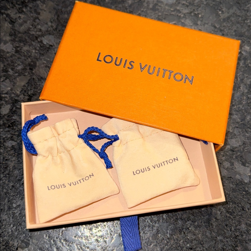 Petit Louis Vuitton Necklace & Bracelet 💫 - Picture 6 of 10
